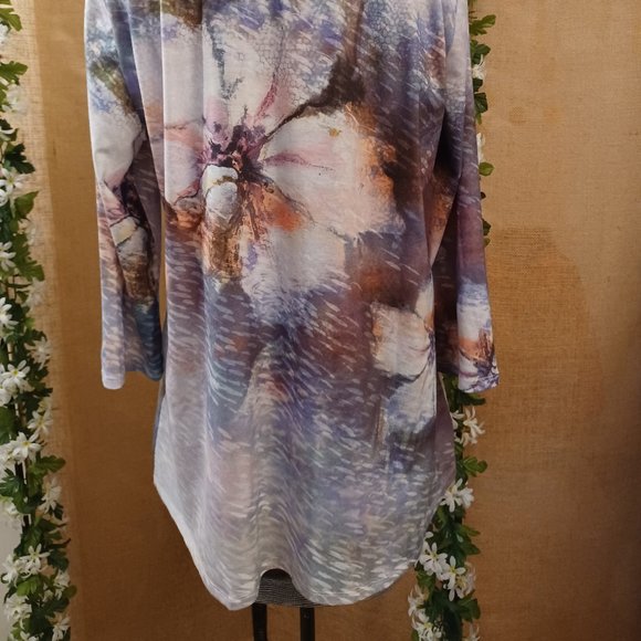 👕ARTW Embellished Tunic👕 - Picture 8 of 16